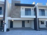 CASA EN VENTA EN ARBADO APODACA FRENTE A PARQUE Y...