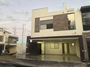 CASA EN VENTA EN ARBADO MONARCA APODACA ESQUINA Y...