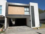 Casa en Venta en Arboledas de Loma Bella, cerca del...