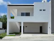 Casa en venta en Arturo Cavazos, Santiago, Nuevo León