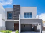 CASA EN VENTA EN ASTURIAS RESIDENCIAL, frente a ?rea verde