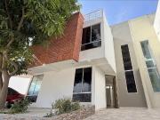 Casa en Venta en Atardecer de la Sierra, para Remodelar,...