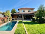 Casa en Venta en Av. Jose Rabat Cond. Los Robles