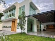 CASA EN VENTA EN AV. NACIONES UNIDAS, LOMA REAL, ZAPOPAN