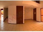 CASA EN VENTA EN AVENIDA PEÑUELAS EN QUERÉTARO, USO SOLO...