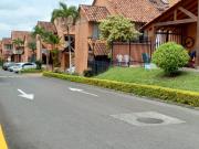 casa en venta en avenida sur. Cod V20226