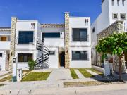 CASA EN VENTA EN AZUL MARINO