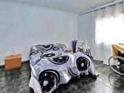 Casa en venta en Barcelona, Vallbona. CASA DE 2 PLANTAS...