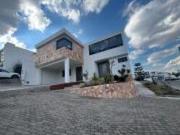 CASA EN VENTA EN BARRANCA DEL REFUGIO, DOBLE ALTURA