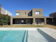 Casa en venta en Barrio Barbarita, 3 dormitorios y playroom