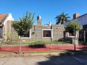 Casa en Venta en Barrio Las Rosas de 3 Dormitorios, Apta...