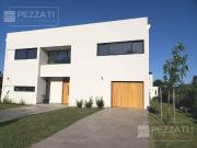 Casa en venta en Barrio Privado Rumenco Joven. 3...