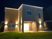 Casa en venta en Barrio Privado Santa Lucia, Pilar del Este