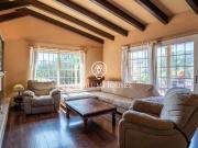 Casa en venta en Begues. Casa independiente con jardín y...