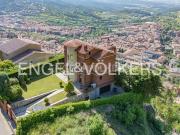 Casa en venta en Berga. Exclusiva casa con...