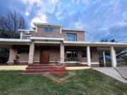 CASA EN VENTA EN BIALET MASSE CON PATIO, PILETA Y VISTA...