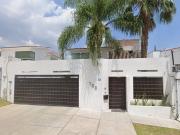 CASA EN VENTA EN BLVRD PRIVADA JURIQUILLA C.P. 76230...