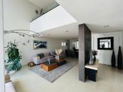 Casa en Venta en Bosque Esmeralda con Amplios Espacios