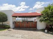 Casa en venta en Bosque Esmeralda!se encuentra en una...