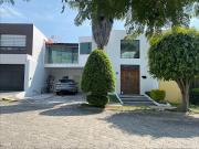 CASA EN VENTA EN BOSQUES DE ANGELÓPOLIS, 3 RECÁMARAS...