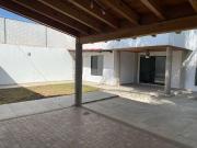 CASA EN VENTA EN BOSQUES DE ANGELÓPOLIS, 4 RECÁMARAS...