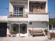 CASA EN VENTA EN BOSQUES DE LA PRESA DE 3 NIVELES CON 2...