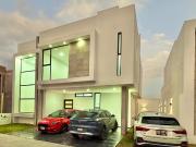 CASA EN VENTA EN BOSQUES DE METEPEC