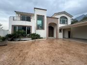 CASA EN VENTA EN BOSQUES DE VALLE ALTO EN ZONA DE SIERRA...