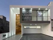 CASA EN VENTA EN BOSQUES TRES MARÍAS CON PISCINA