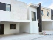 Casa en venta en Brisas Poniente, Saltillo, Coahuila de...