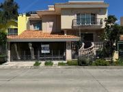 CASA EN VENTA EN BUGAMBILIAS 1RA SECCIÓN CASA EN VENTA EN BUGAMBILIAS 1RA SECCIÓN