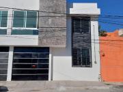 CASA EN VENTA EN BUGAMBILIAS, A 5 MIN DE CU