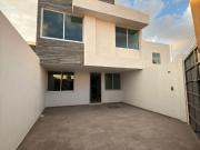Casa en venta en Bugambilias, a 5min de cu, plaza Cristal