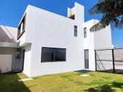 Casa en VENTA en Bugambilias Cluster cerca de la SEP,...