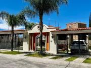 Casa en venta en Bugambilias con alberca de súper...