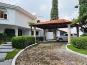 CASA EN VENTA EN BUGAMBILIAS DENTRO DE COTO