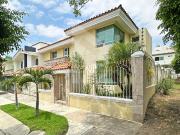 CASA EN VENTA EN BUGAMBILIAS PARTE BAJA!