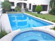 CASA EN VENTA EN BURGOS BUGAMBILIA CON ALBERCA...
