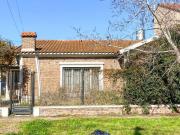 CASA EN VENTA EN BURZACO 4 AMBIENTES