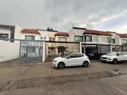 CASA EN VENTA EN CACALOMACAN DENTRO DE PRIVADA A 3 KM DE...