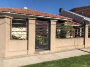 Casa En Venta En Caisamar 3 Ambientes Con Dependencia,...