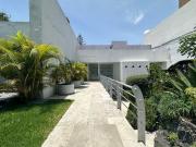 Casa en venta en calle cerrada