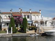 Casa en venta en calle Francolí, Castelló d´Empúries, de...