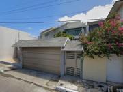 CASA EN VENTA EN CALLE HUACHINANGO, COL. COSTA DE ORO,...