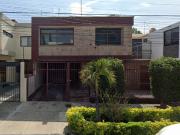 Casa en venta en calle San Uriel, col. Chapalita,...