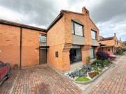 casa en venta en caminos de serrezuela. Cod V2182