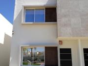 CASA EN VENTA EN CANCUN EN PRIVADA SOBRE AV. 135