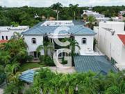 Casa en Venta en Cancún en Residencial Campestre con 4...