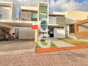 Casa en Venta en Cancún en Residencial Cumbres con...
