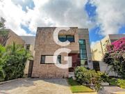 Casa en Venta en Cancun en Residencial Cumbres con...